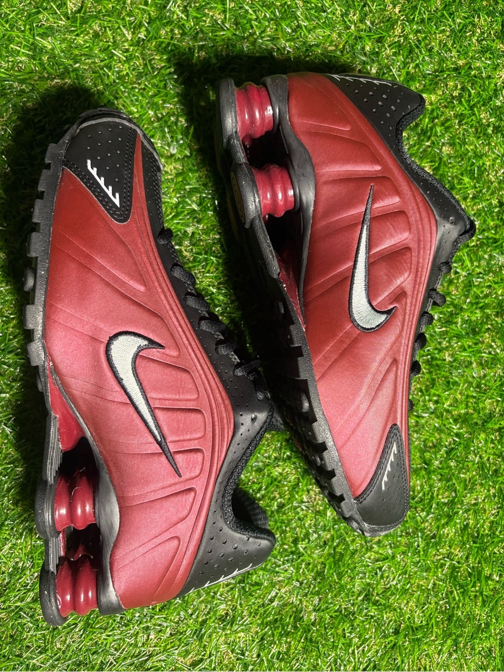 Nike Red & Black Shox unisex style men’s 6.5, women’s 8. Brand New